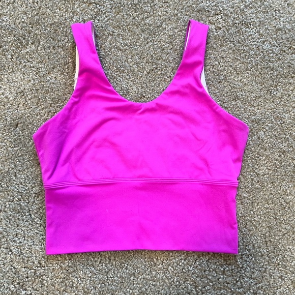 NVGTN sports bra/crop top - Picture 2 of 3